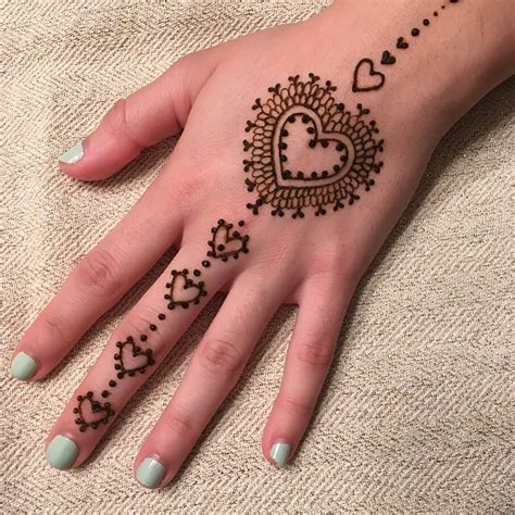 simple mehndi designs heart