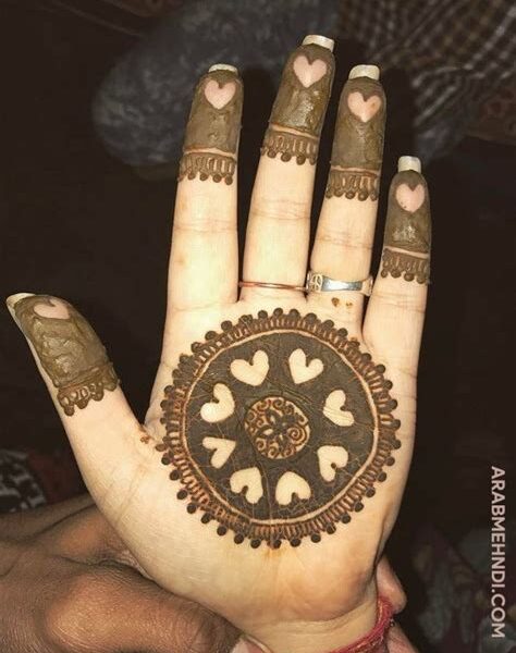 heart shape mehndi design