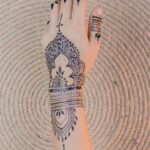 wrist mehndi design simple