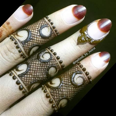 side finger mehndi design