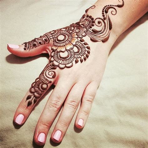 simple barik mehndi design