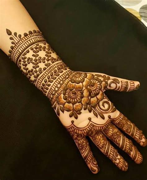 latest mehndi design for front hand