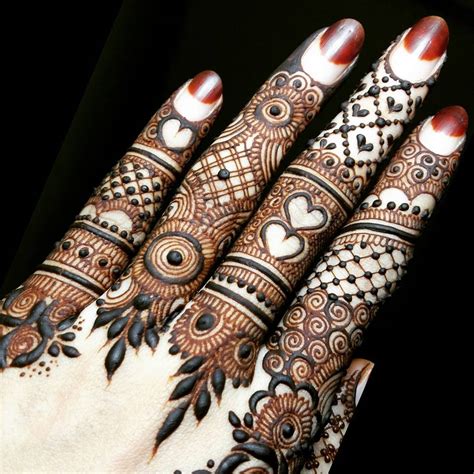 two finger mehndi design