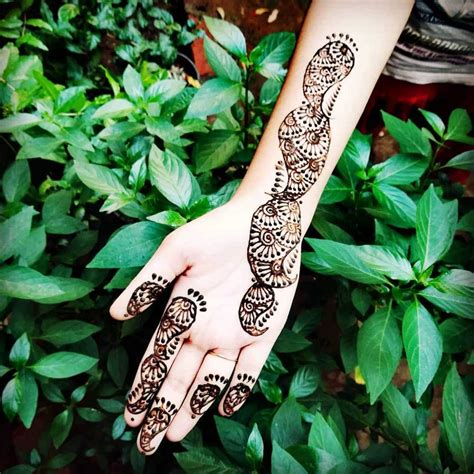 elegant mehndi design simple