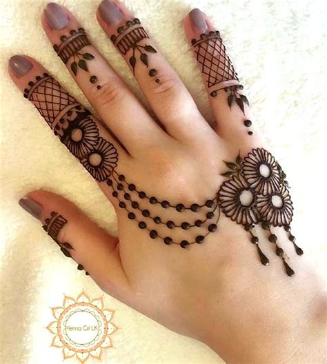 short arabic mehndi design