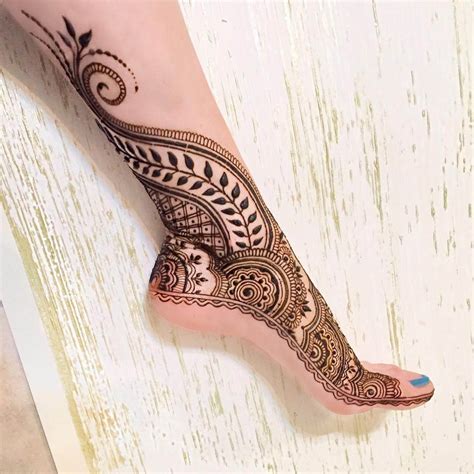 modern foot mehndi design