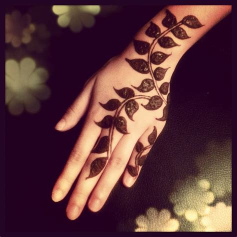 thick mehndi design