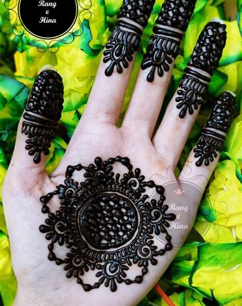 gol tikki mehndi design