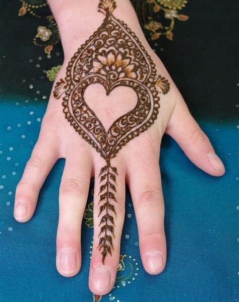 heart design mehndi