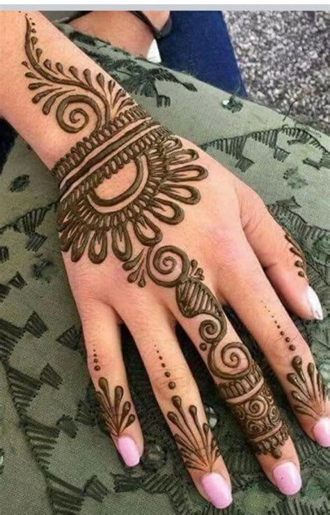 simple ghevar mehndi design