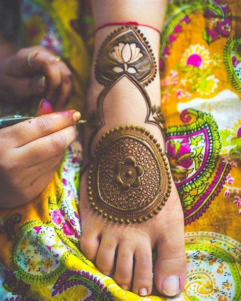 simple easy foot mehndi design