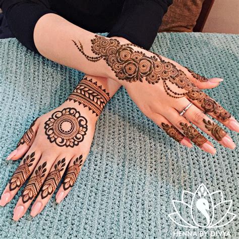 one side mehndi design simple