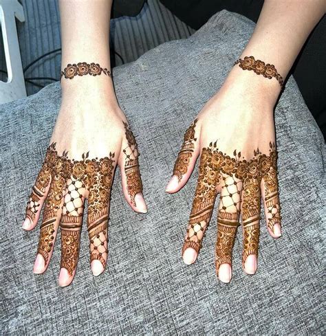 stylish finger mehndi design