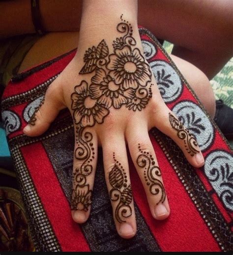 mehndi design simple kids