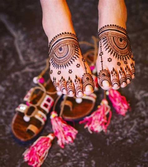 simple foot design mehndi