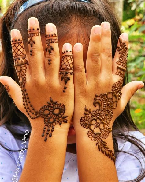 simple mehndi design for kids front hand