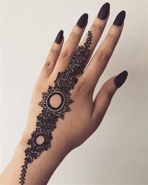 one finger mehndi design