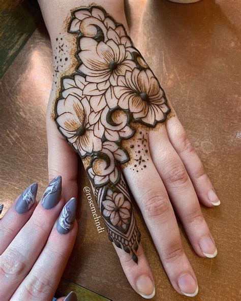 tattoo style mehndi design