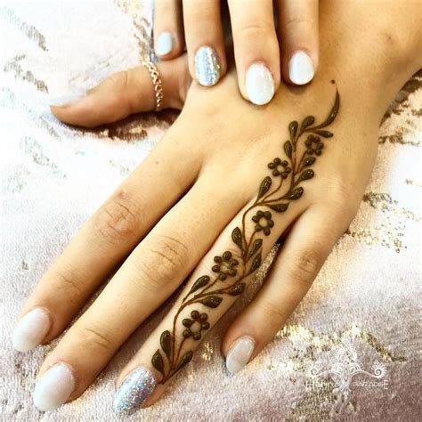 little finger mehndi design