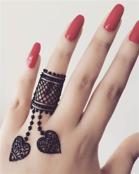 simple one finger mehndi design