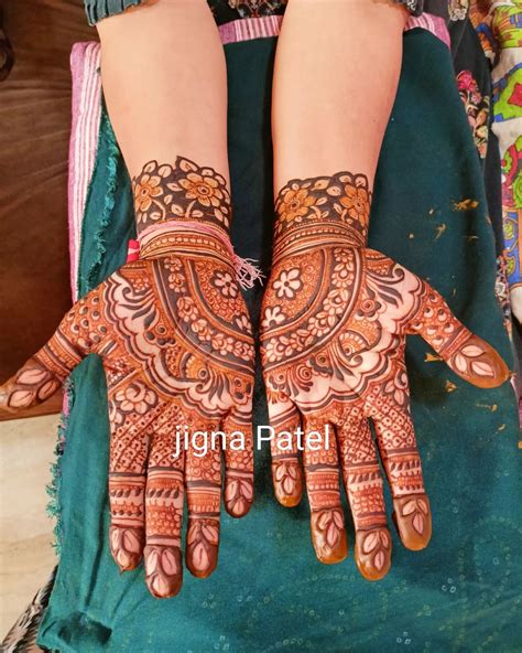 guitar mehndi design