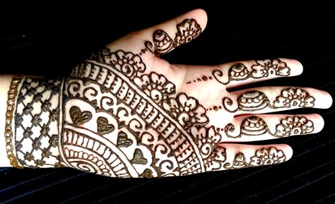 small child mehndi design