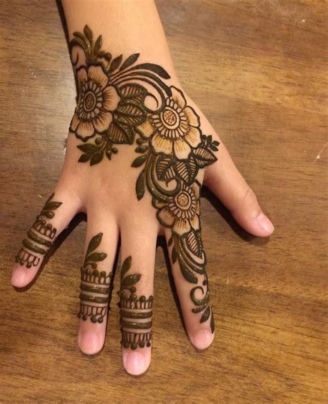 mehndi design for kids front hand