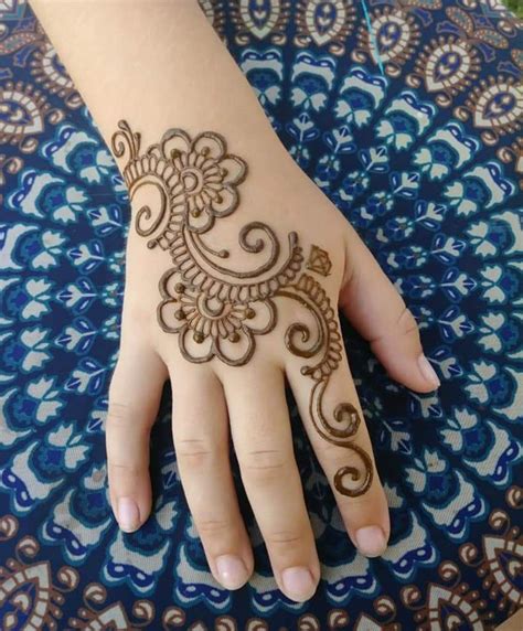 simple mehndi design for baby girl