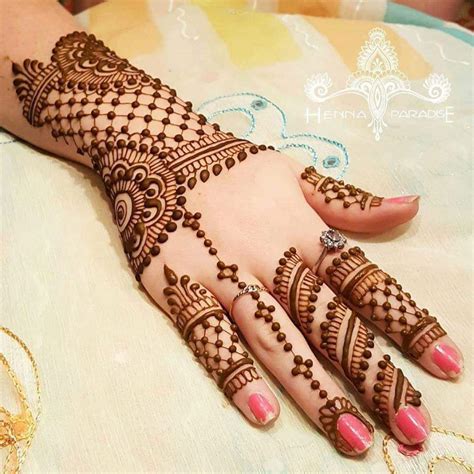 simple mehndi design photo back hand