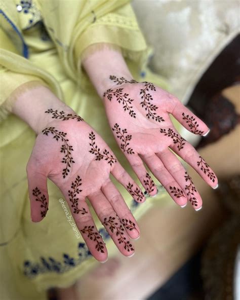 minimal mehndi design front