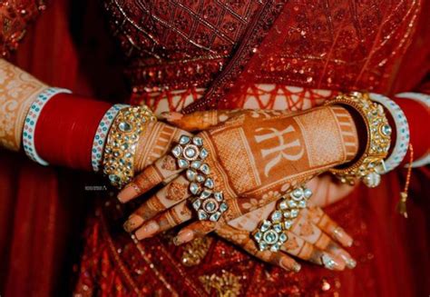 easy mehndi design for backside of hand