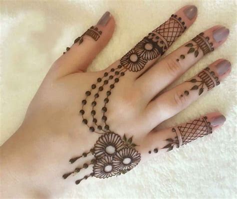 simple mehndi designs for right hand back side