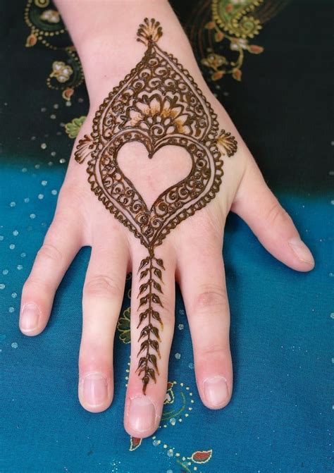 heart mehndi designs simple