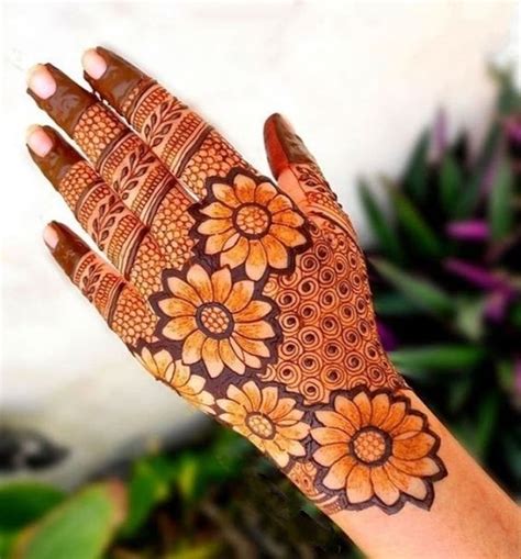mehndi design big flower