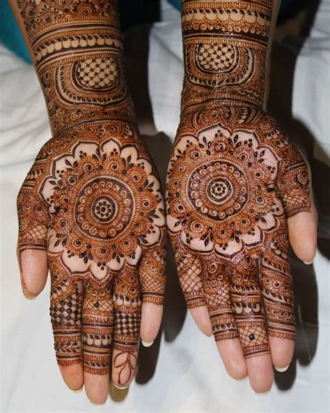 simple short mehndi design