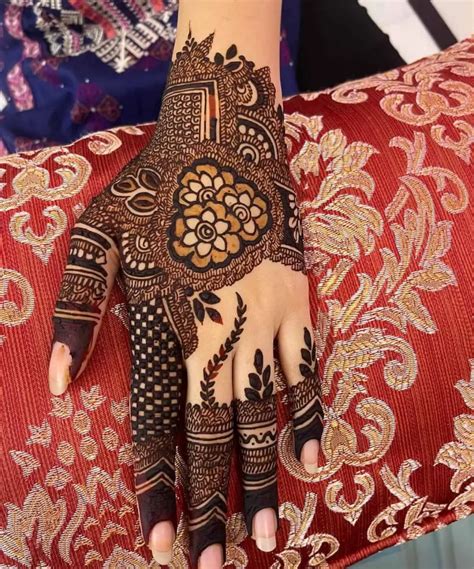 new fancy mehndi design