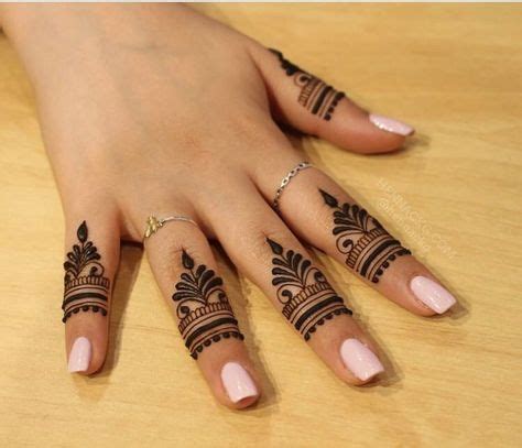 middle finger mehndi design