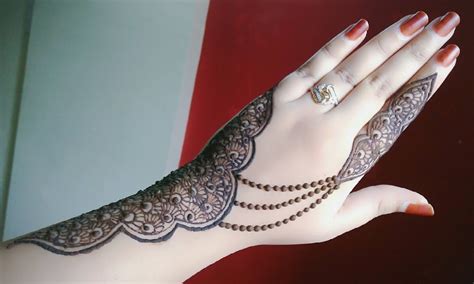 latest girlish mehndi design