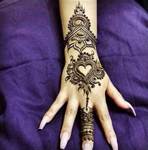 heart mehndi design
