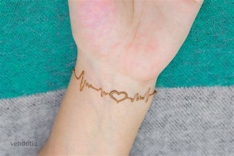 heartbeat mehndi design