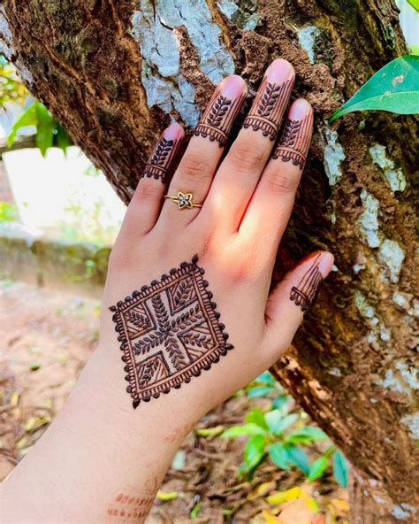 square box mehndi design