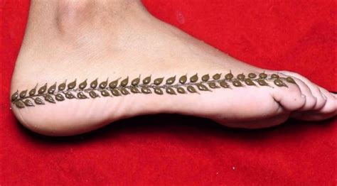 mehndi design simple for legs