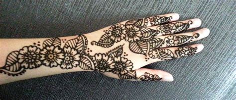 mehndi design leaf pattern