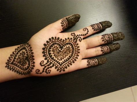 red mehndi designs simple