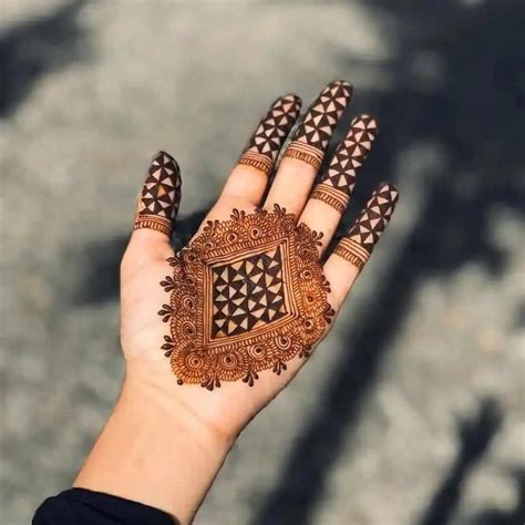 hatheli mehndi design 2019