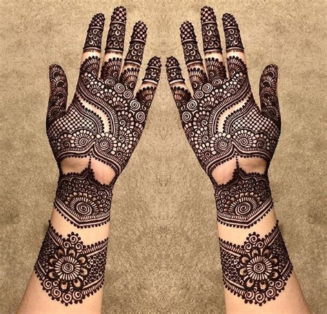 simple chudi mehndi design