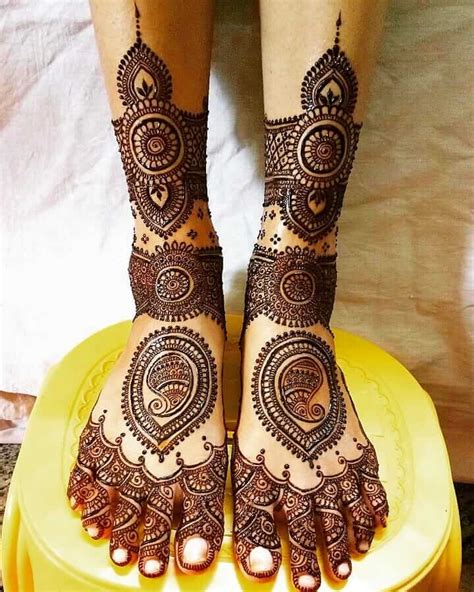 mehndi design bridal leg