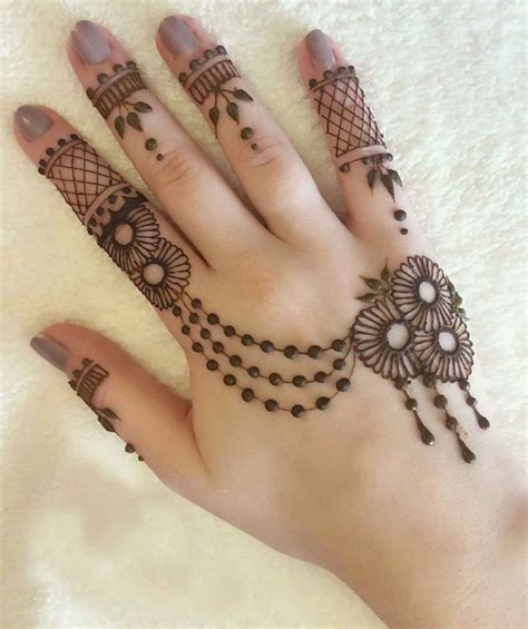 mehndi girl design