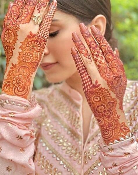 red mehndi design