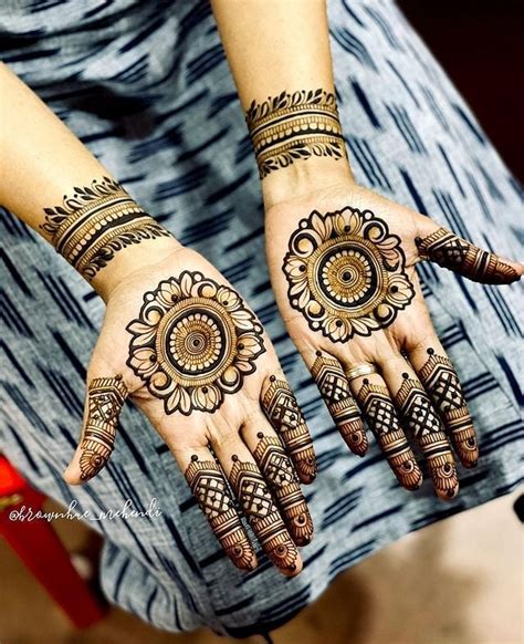 mehndi in circle design